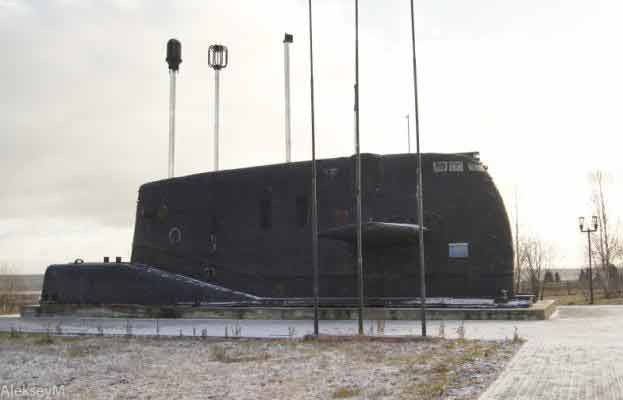 Памятник атомной подводной лодке К-219 в г. Красавино