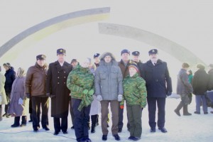 Возложение венка и цветов к мемориалу "Разорванное кольцо"